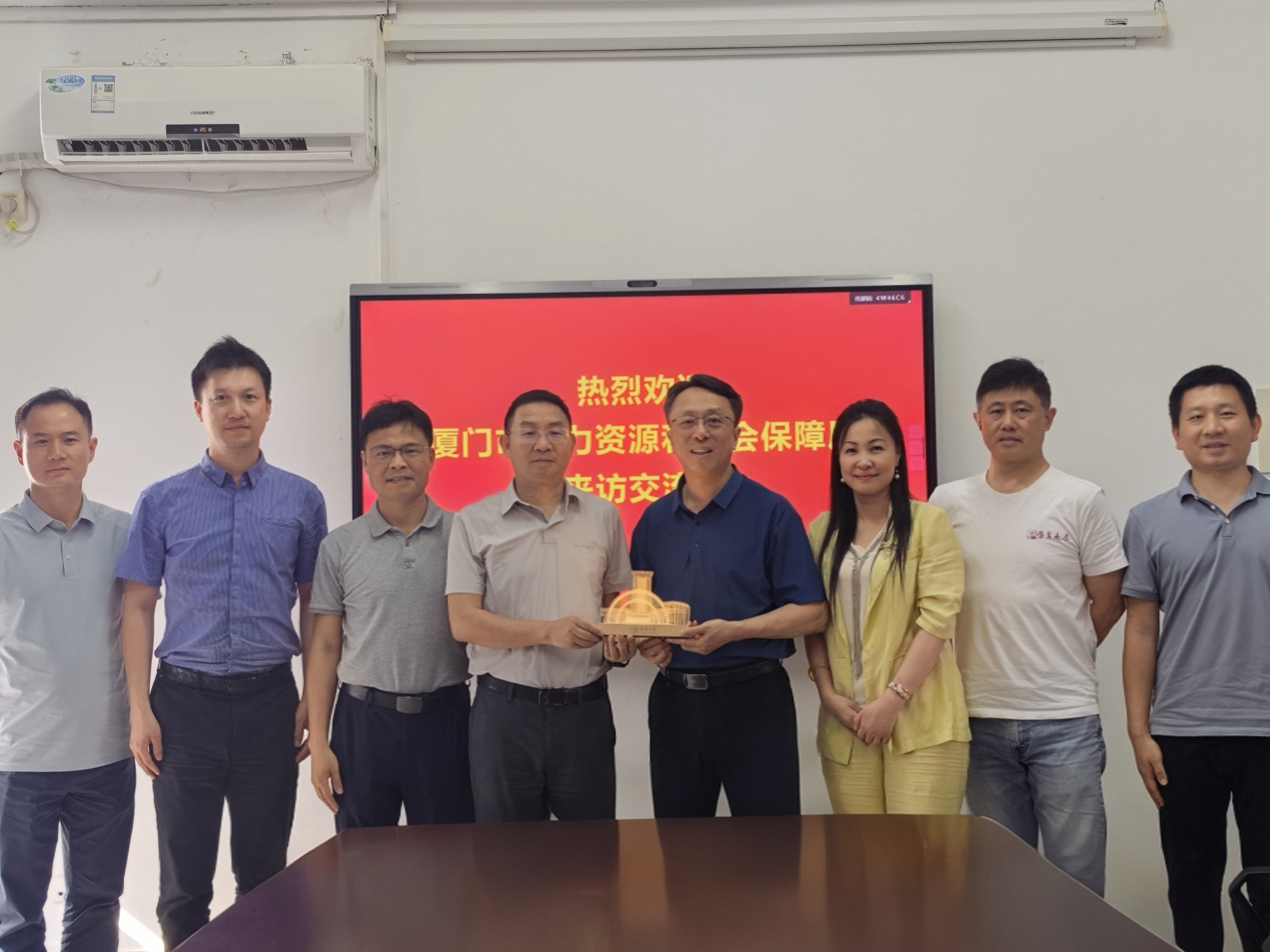 厦门市人力资源和社会保障局一行莅临哲社学院 就干部挂职开展调研座谈